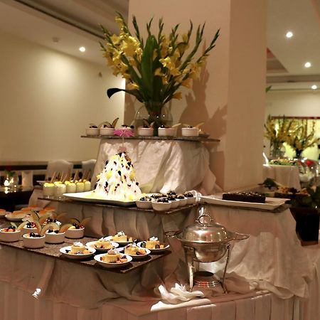 Hotel Clarks Varanasi Limited Dış mekan fotoğraf