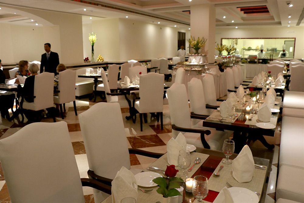 Hotel Clarks Varanasi Limited Dış mekan fotoğraf