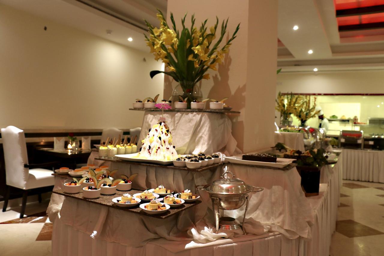 Hotel Clarks Varanasi Limited Dış mekan fotoğraf